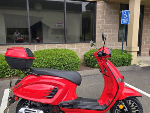 2025-ice-bear-classic-150cc-scooter-13