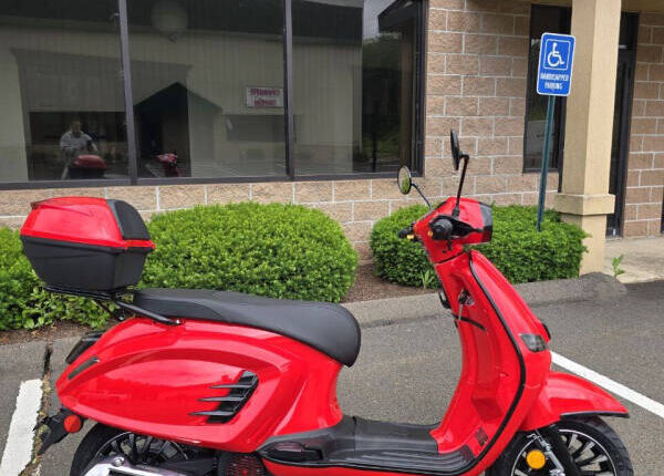 2025-ice-bear-classic-150cc-scooter-13
